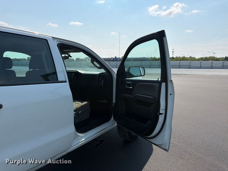 image for item YA4043 2016 Chevrolet Silverado 2500HD Crew Cab pickup truck