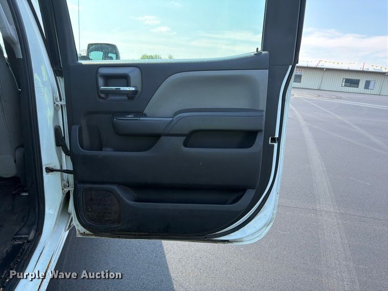 image for item YA4043 2016 Chevrolet Silverado 2500HD Crew Cab pickup truck
