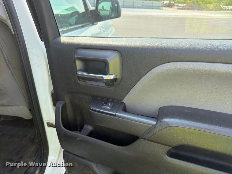 image for item YA4043 2016 Chevrolet Silverado 2500HD Crew Cab pickup truck