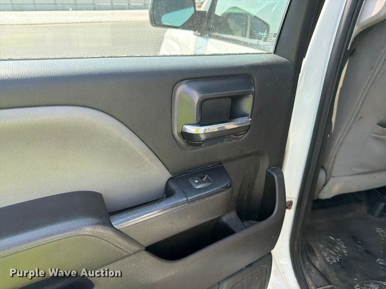 image for item YA4043 2016 Chevrolet Silverado 2500HD Crew Cab pickup truck