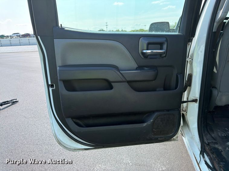 image for item YA4043 2016 Chevrolet Silverado 2500HD Crew Cab pickup truck