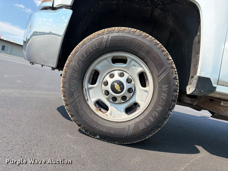 image for item YA4043 2016 Chevrolet Silverado 2500HD Crew Cab pickup truck