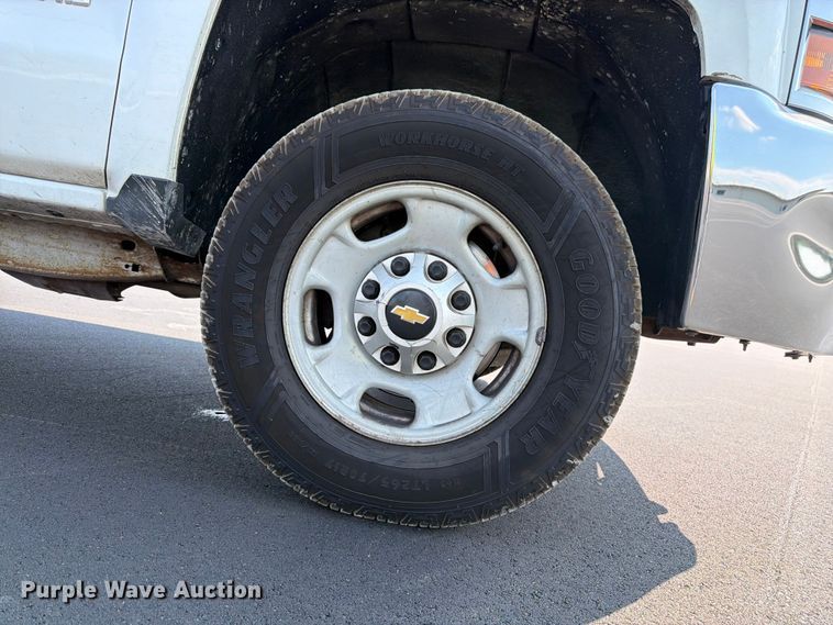 image for item YA4043 2016 Chevrolet Silverado 2500HD Crew Cab pickup truck