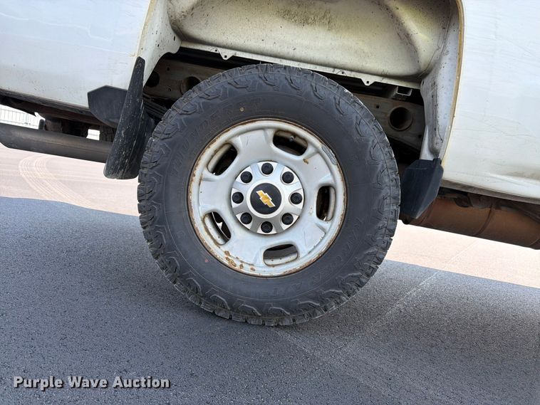 image for item YA4043 2016 Chevrolet Silverado 2500HD Crew Cab pickup truck
