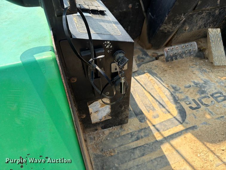 image for item YA4114 JCB 930 forklift