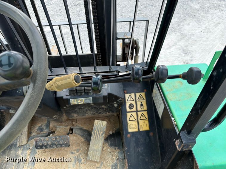 image for item YA4114 JCB 930 forklift