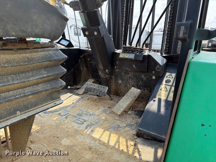 image for item YA4114 JCB 930 forklift