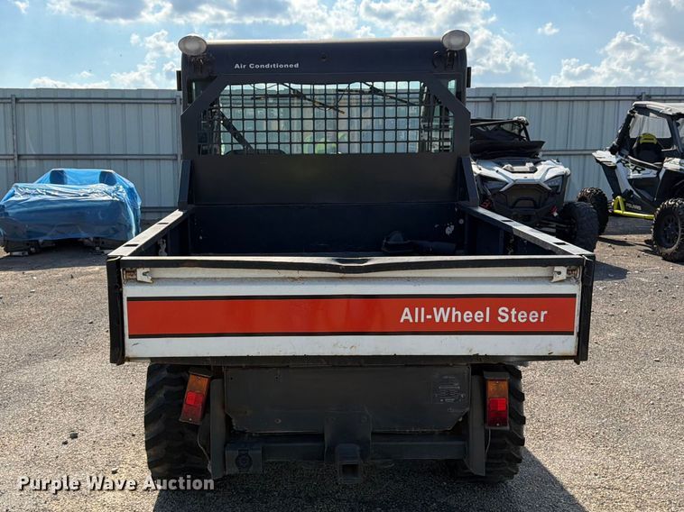 image for item YA4126 2005 Bobcat 5600 utility vehicle