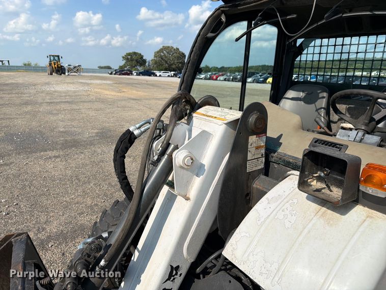 image for item YA4126 2005 Bobcat 5600 utility vehicle