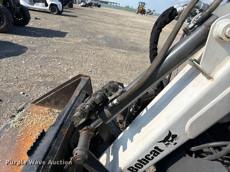 image for item YA4126 2005 Bobcat 5600 utility vehicle