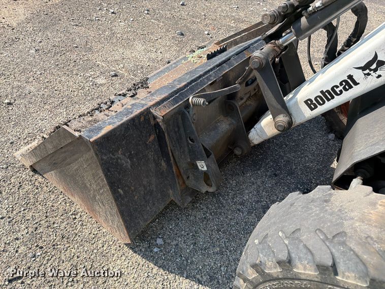 image for item YA4126 2005 Bobcat 5600 utility vehicle