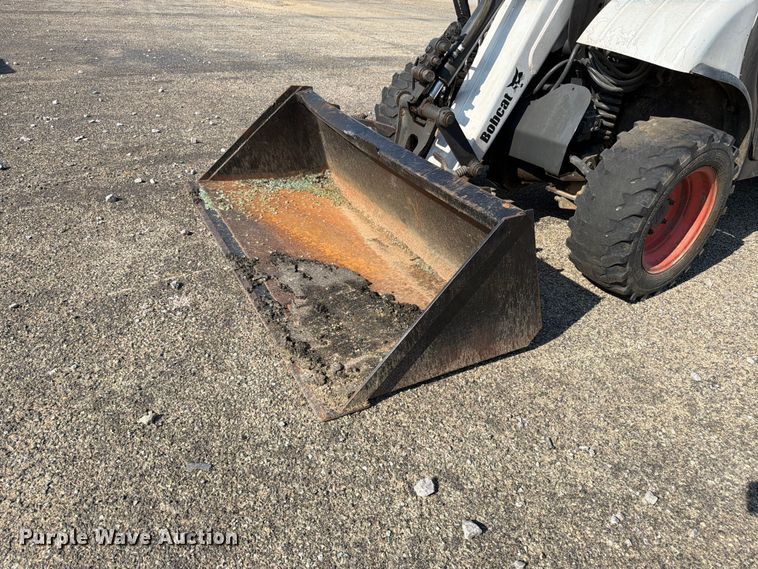 image for item YA4126 2005 Bobcat 5600 utility vehicle