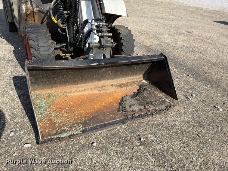 image for item YA4126 2005 Bobcat 5600 utility vehicle
