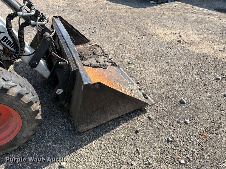 image for item YA4126 2005 Bobcat 5600 utility vehicle