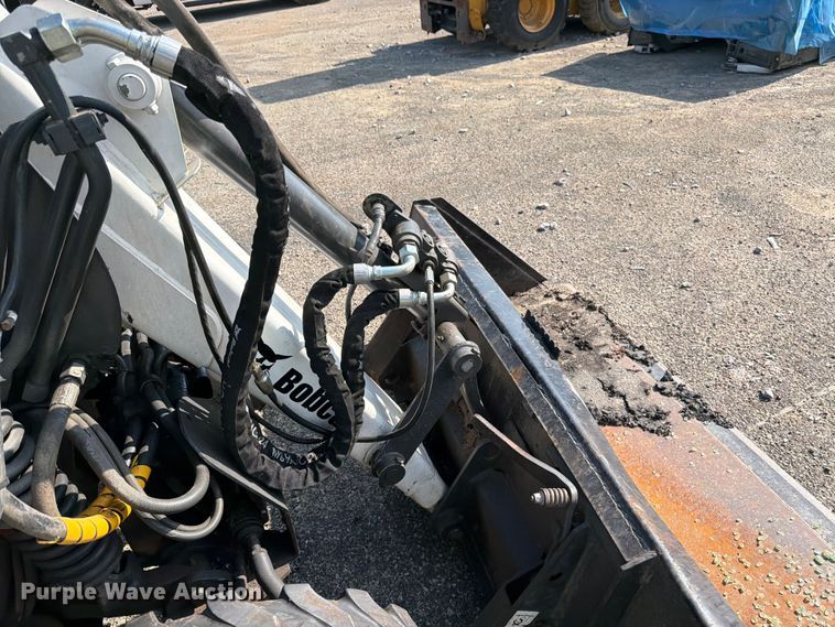 image for item YA4126 2005 Bobcat 5600 utility vehicle