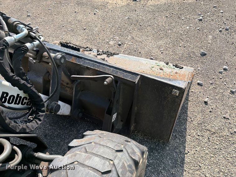 image for item YA4126 2005 Bobcat 5600 utility vehicle