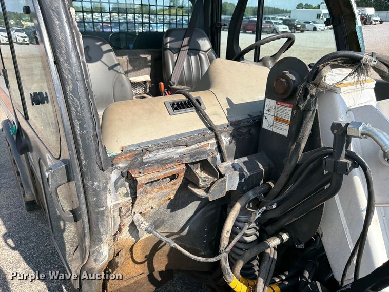 image for item YA4126 2005 Bobcat 5600 utility vehicle