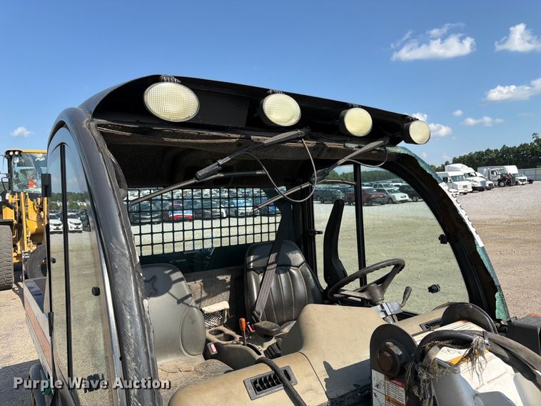 image for item YA4126 2005 Bobcat 5600 utility vehicle