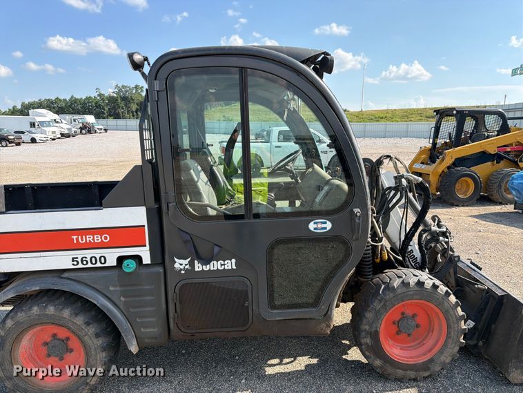 image for item YA4126 2005 Bobcat 5600 utility vehicle