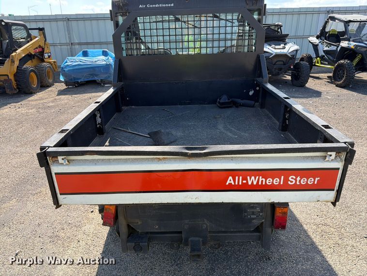 image for item YA4126 2005 Bobcat 5600 utility vehicle