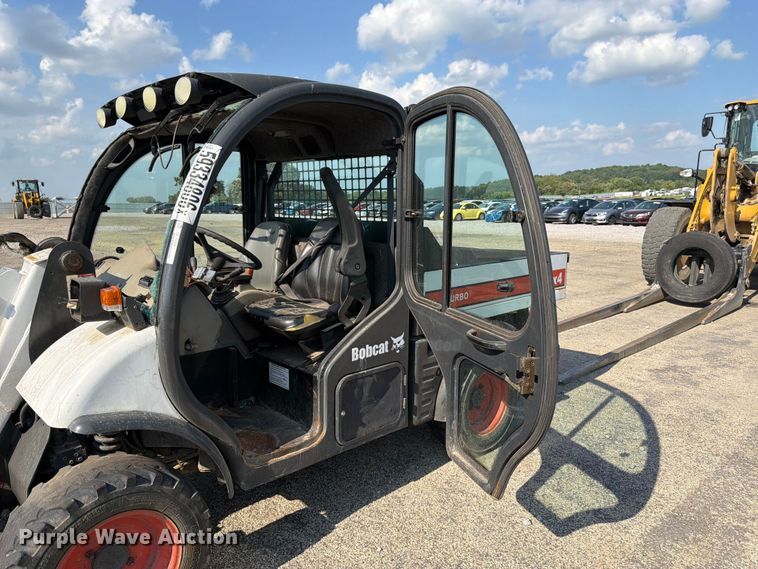 image for item YA4126 2005 Bobcat 5600 utility vehicle