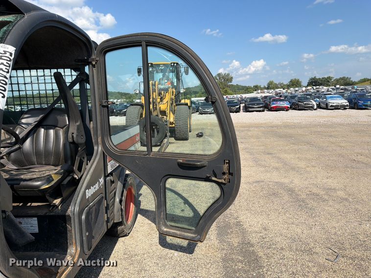 image for item YA4126 2005 Bobcat 5600 utility vehicle