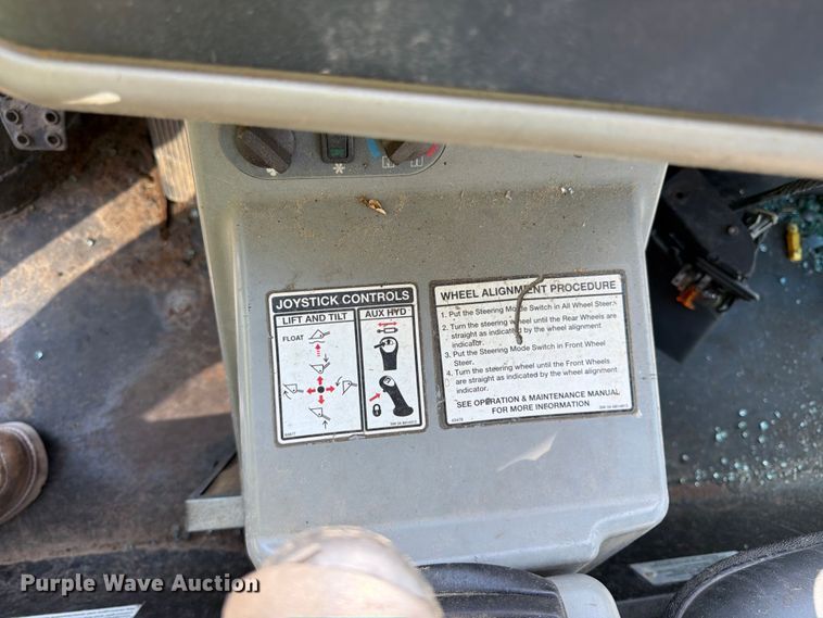 image for item YA4126 2005 Bobcat 5600 utility vehicle