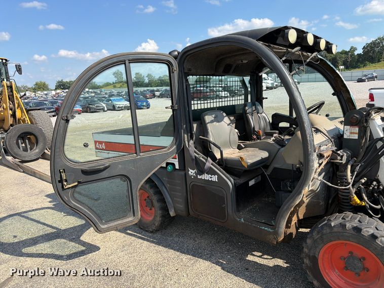 image for item YA4126 2005 Bobcat 5600 utility vehicle