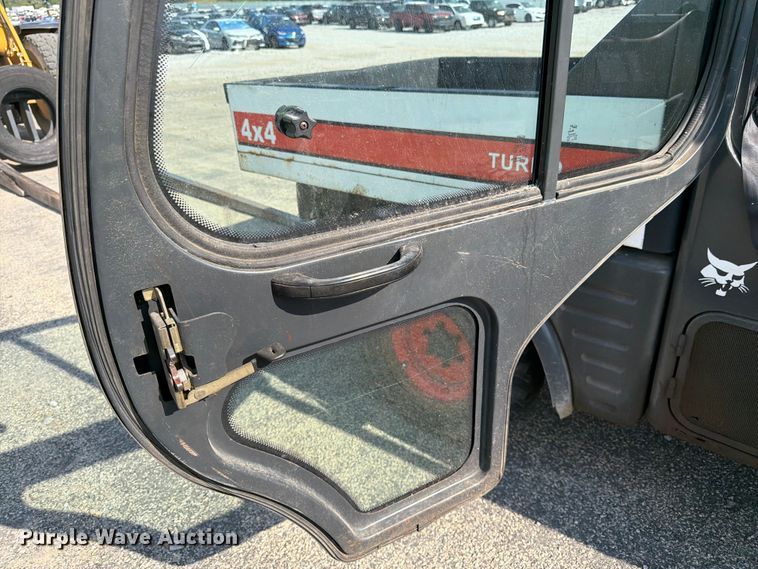 image for item YA4126 2005 Bobcat 5600 utility vehicle