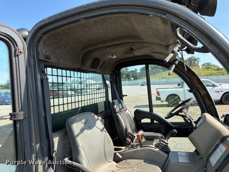 image for item YA4126 2005 Bobcat 5600 utility vehicle