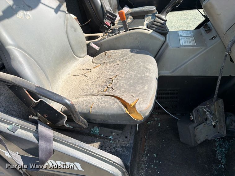 image for item YA4126 2005 Bobcat 5600 utility vehicle