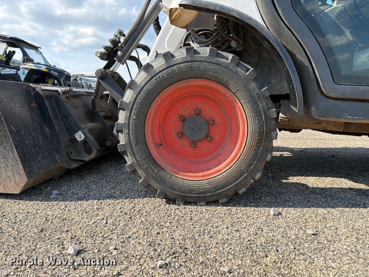 image for item YA4126 2005 Bobcat 5600 utility vehicle