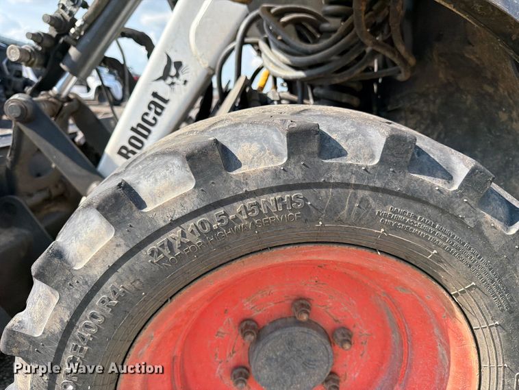 image for item YA4126 2005 Bobcat 5600 utility vehicle