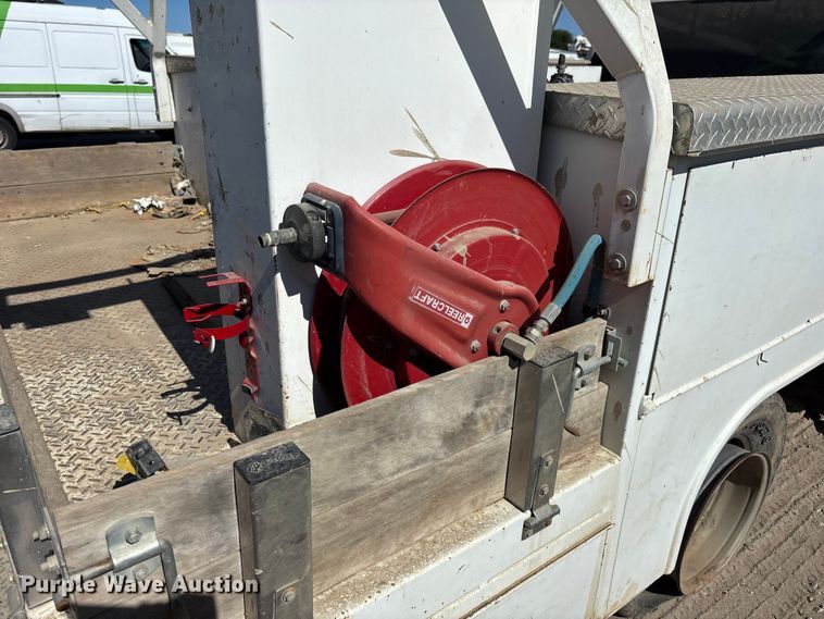 image for item YA4143 2016 Chevrolet Silverado 3500 utility bed pickup truck