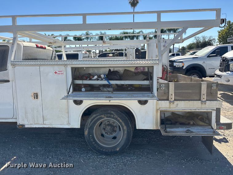 image for item YA4143 2016 Chevrolet Silverado 3500 utility bed pickup truck