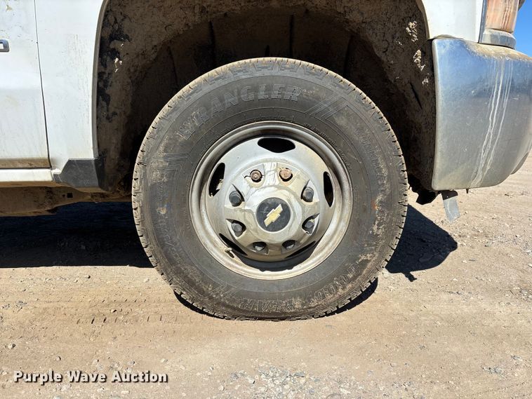 image for item YA4143 2016 Chevrolet Silverado 3500 utility bed pickup truck