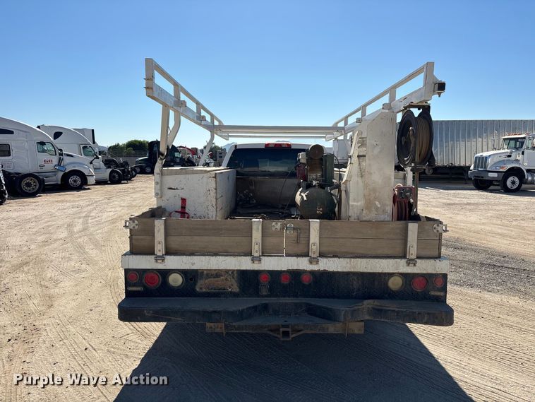 image for item YA4144 2017 Chevrolet Silverado 3500 utility bed pickup truck