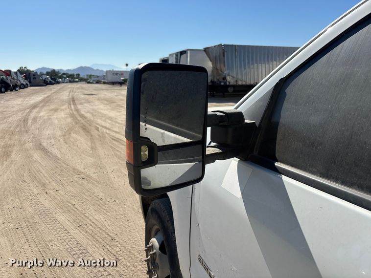 image for item YA4144 2017 Chevrolet Silverado 3500 utility bed pickup truck