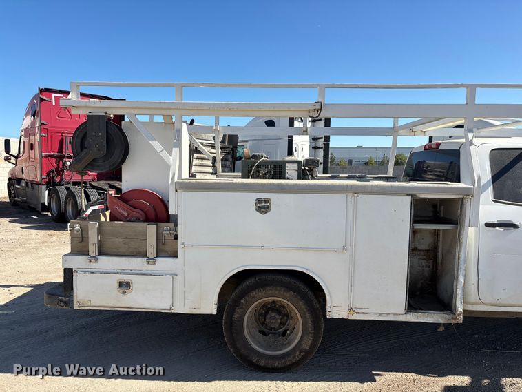 image for item YA4144 2017 Chevrolet Silverado 3500 utility bed pickup truck