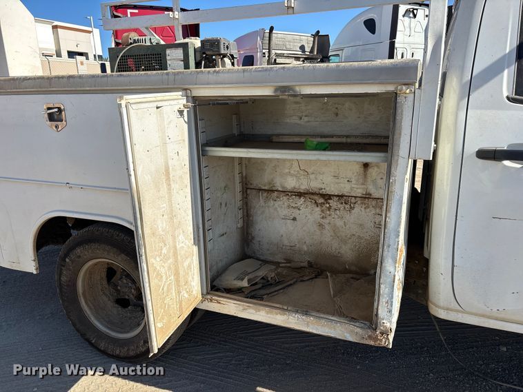 image for item YA4144 2017 Chevrolet Silverado 3500 utility bed pickup truck