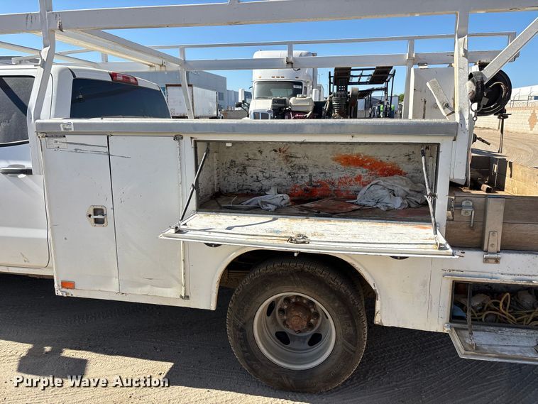 image for item YA4144 2017 Chevrolet Silverado 3500 utility bed pickup truck
