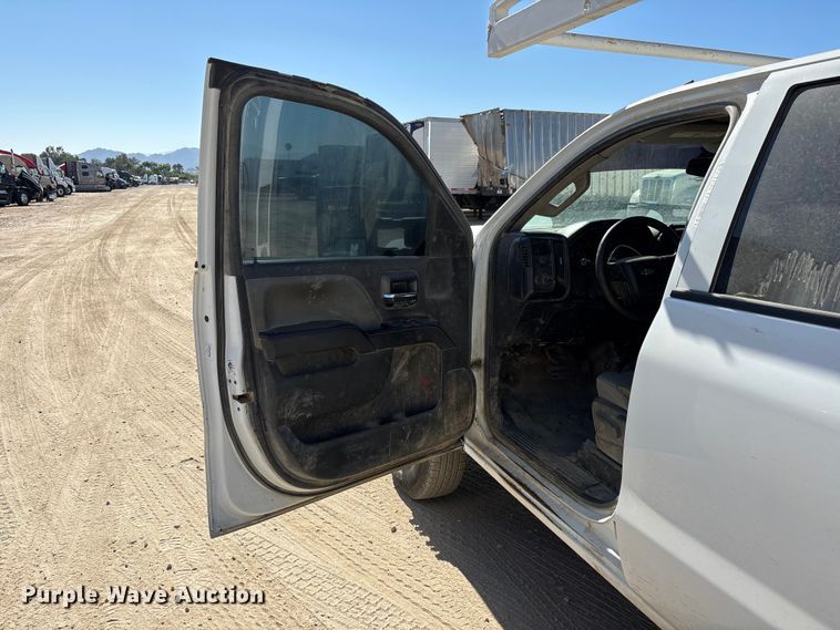 image for item YA4144 2017 Chevrolet Silverado 3500 utility bed pickup truck