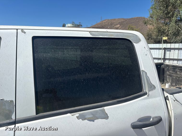 image for item YA4206 2015 Chevrolet Silverado 1500 Crew Cab pickup truck