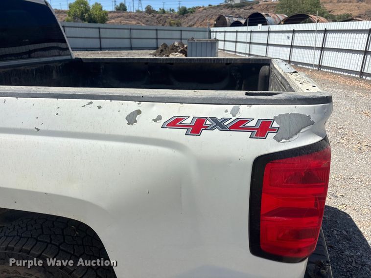 image for item YA4206 2015 Chevrolet Silverado 1500 Crew Cab pickup truck