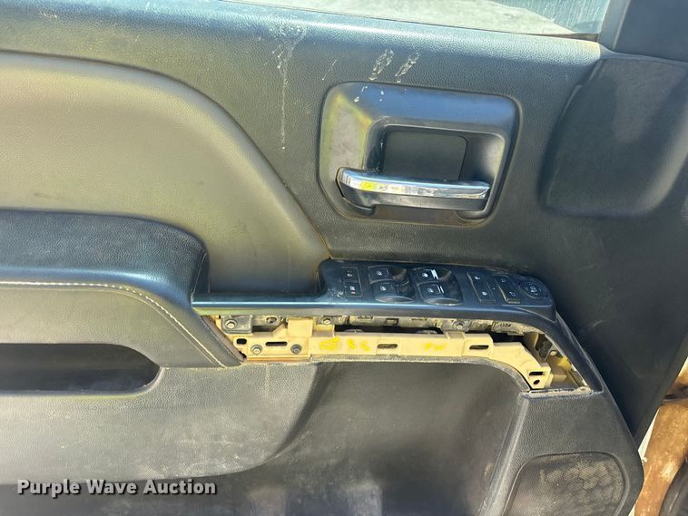 image for item YA4206 2015 Chevrolet Silverado 1500 Crew Cab pickup truck