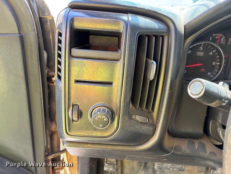 image for item YA4206 2015 Chevrolet Silverado 1500 Crew Cab pickup truck