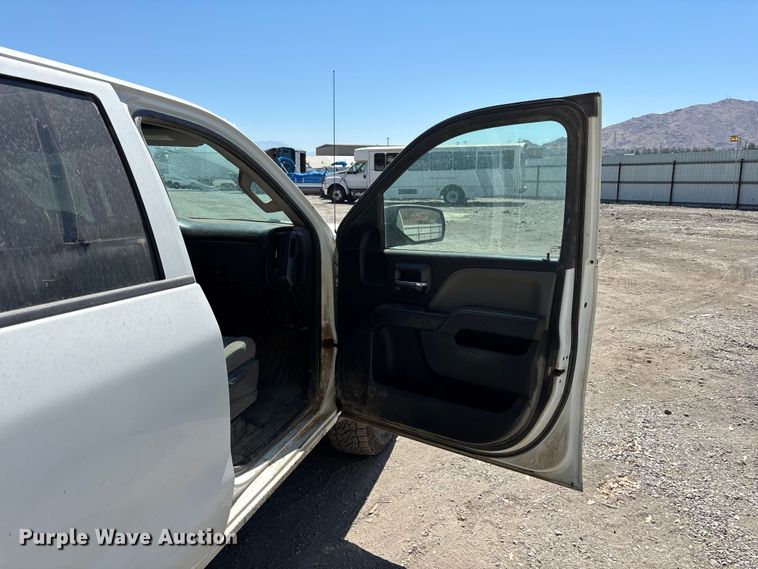 image for item YA4206 2015 Chevrolet Silverado 1500 Crew Cab pickup truck