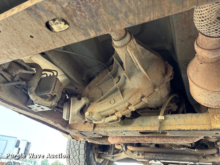 image for item YA4206 2015 Chevrolet Silverado 1500 Crew Cab pickup truck