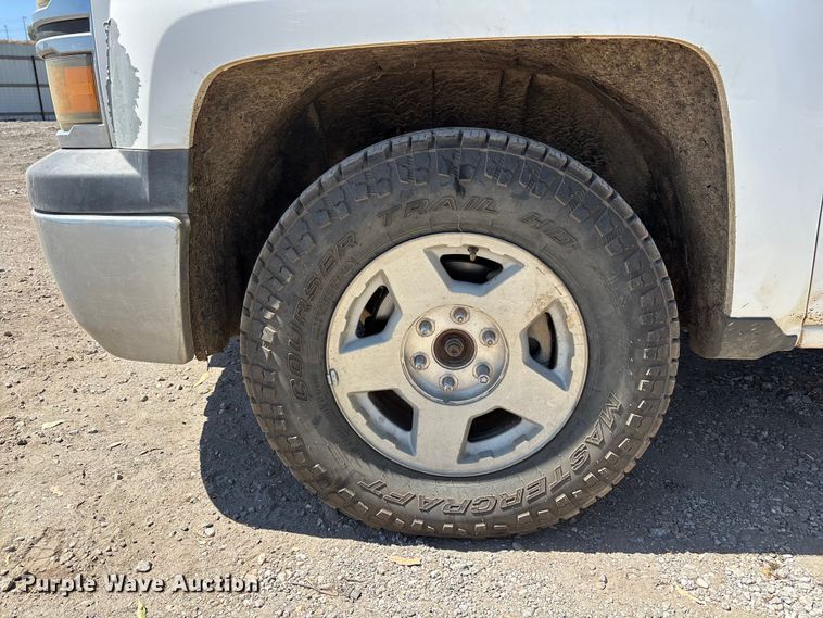 image for item YA4206 2015 Chevrolet Silverado 1500 Crew Cab pickup truck