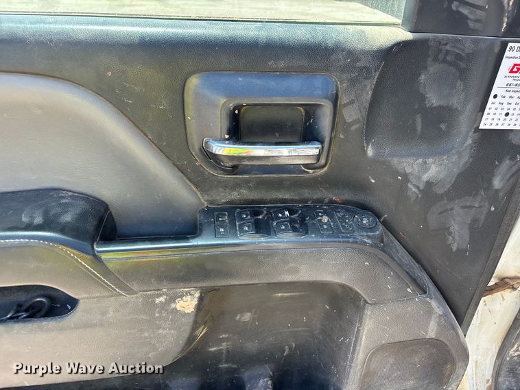 image for item YA4207 2015 Chevrolet Silverado 1500 Crew Cab pickup truck